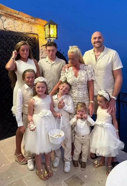 “第三次幸运”  – 泰森·弗里（Tyson Fury）第三次与妻子巴黎结婚