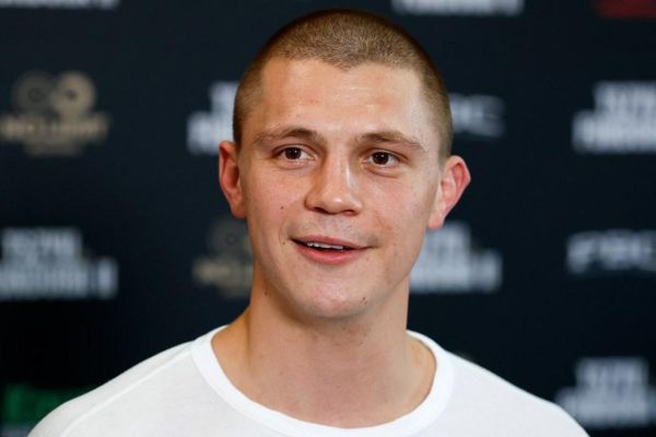 “ Cannibal”拳击手是前世界冠军吃妻子的胎盘和母乳的儿子