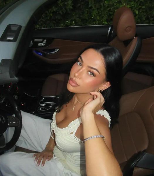 粉丝在看到女友阿什琳·卡斯特罗（Ashlyn Castro）之后称裘德·贝林汉姆（Jude Bellingham）为“如此幸运”