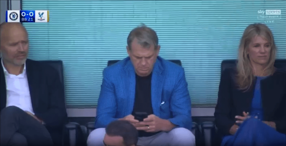 托德·博利（Todd Boehly）的妻子在与切尔西（Chelsea）的所有者尴尬地交流后，在水晶宫抽奖中流行了