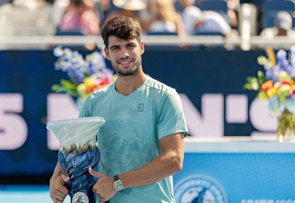 卡洛斯·阿尔卡拉兹（Carlos Alcaraz）使艾玛·拉达努（Emma Raducanu）疯狂地600英里仪表板在约会谣言中打开我们的混合双打