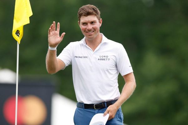 “我开始变得超级摇摇欲坠”  – 高尔夫球手承认他在灾难性的最后一轮冠军之前服用过量