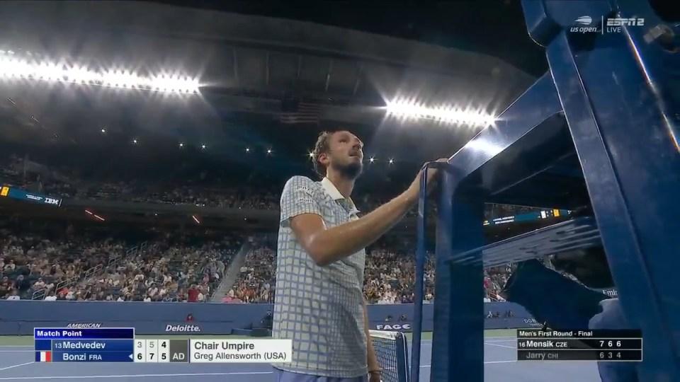 在美国公开摄影师偶然到法庭上的丹尼尔·梅德韦杰夫（Daniil Medvedev