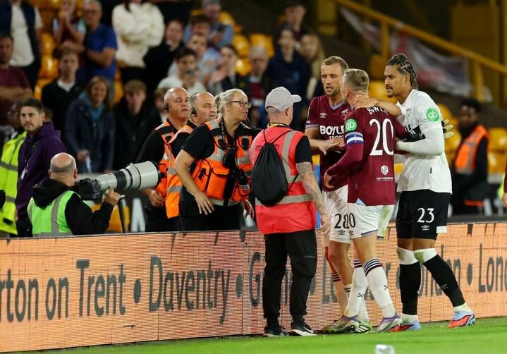 锤子从卡拉巴杯倒出后，贾罗德·鲍恩（Jarrod Bowen）从面对西汉姆球迷的时刻拉开了