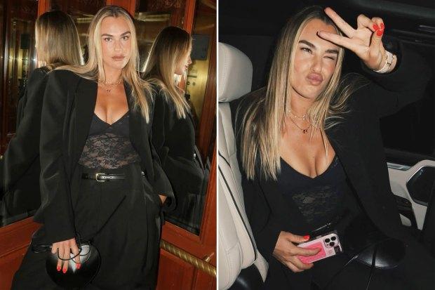 美国公开明星阿里纳·萨巴伦卡（Aryna Sabalenka）穿着透明的服装