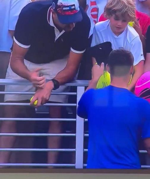 “多么可怕的人”  – 可耻的美国开放风扇因抢夺儿童而抢夺帽子而流行起来，因为网球明星回应