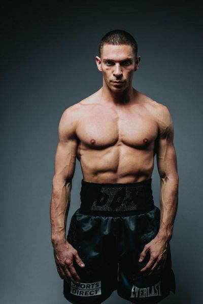 乔伊·埃塞克斯（Joey Essex）说，拳击将使他有机会ko，任何建议他只是电视中的“昏暗