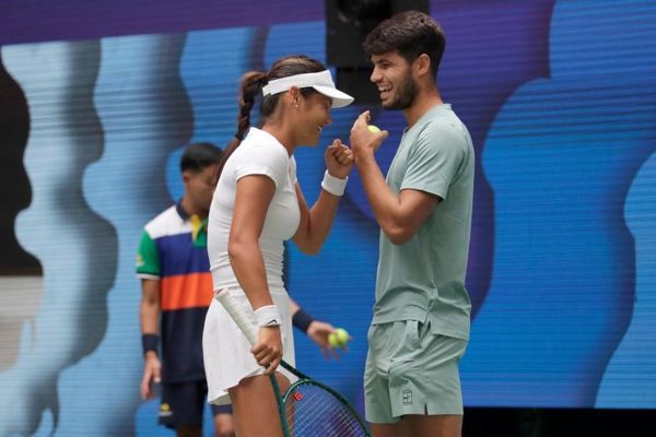 卡洛斯·阿尔卡拉兹（Carlos Alcaraz）剃光了所有的头发后，炫耀了对我们开放的戏剧性新外观 – “那是大卫·贝克汉姆（David Beckham）吗？”