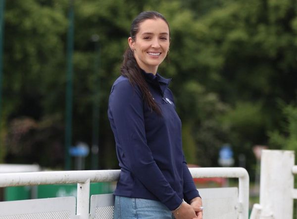 前网球明星和专家劳拉·罗布森（Laura Robson）排队从事全新的电视工作