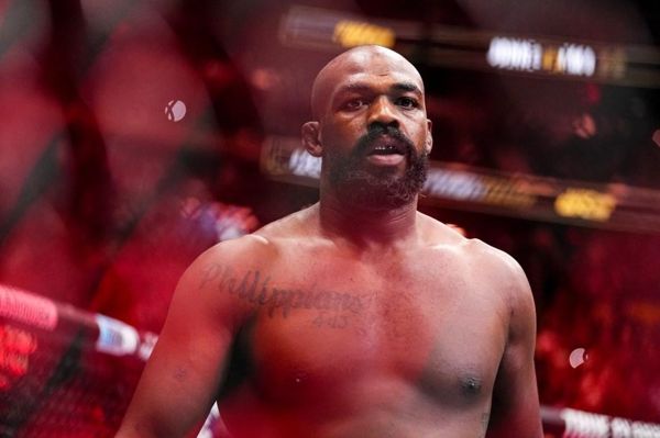乔恩·琼斯（Jon Jones）冒着达娜·怀特（Dana White）的愤怒，并带有最新的退休声明，因为UFC传奇人物使绝望的白宫卡恳求