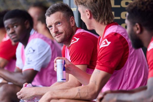 杰米·瓦尔迪（Jamie Vardy）的新克雷蒙斯队友复制了莱斯特传奇的疯狂习惯