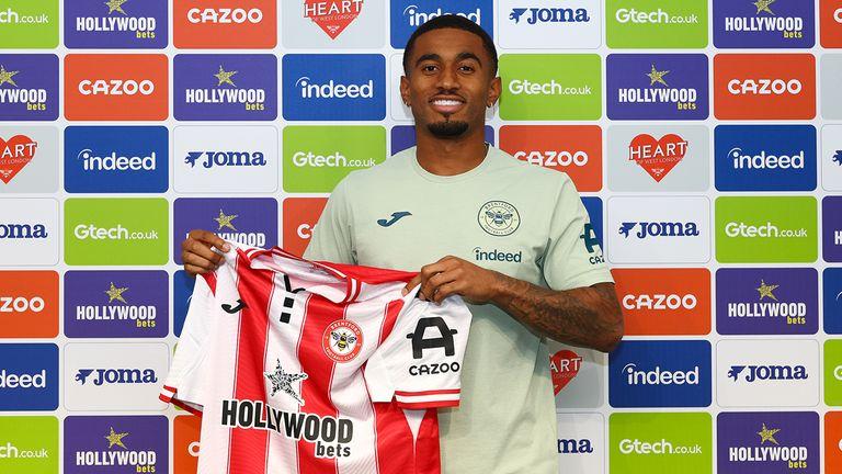 转会窗口趋势显示，英超联赛支出达到319亿英镑，国内交易增加了