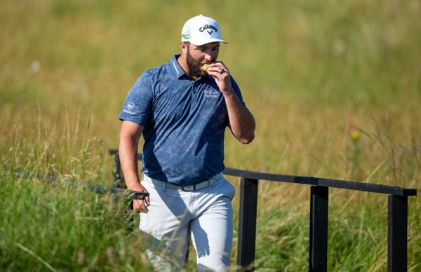 莱德杯明星30岁，在虚拟现实护目镜中练习后，在奥泽里嘲笑