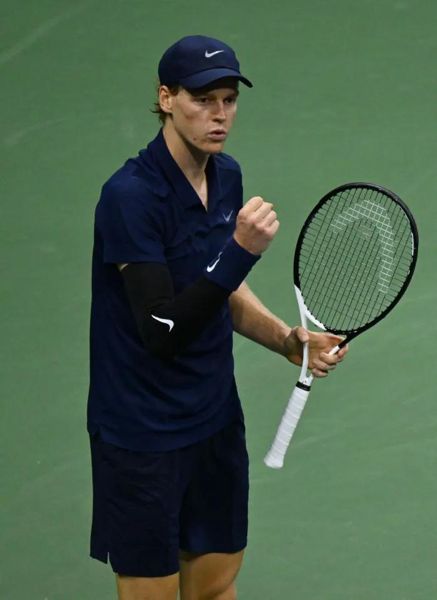 詹妮克·辛纳（Jannik Sinner）与米克·舒马赫（Mick Schumacher）的前女友约会的主张中进行了新的转折