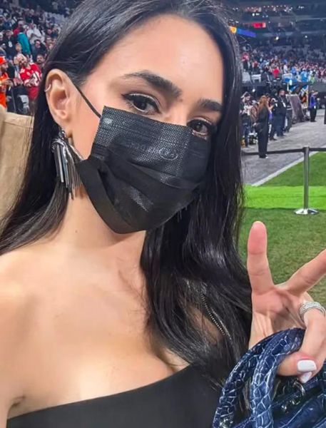 嘴唇气球后，内马尔的伴侣在发出健康更新后无法识别出肿胀的脸