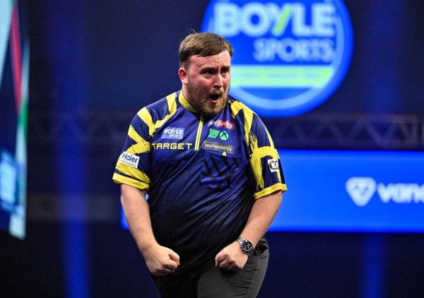 卢克·利特勒的女友费丝欣喜若狂，因为世界冠军赢得了与格文·普莱斯的史诗般的战斗，获得了巨额奖金