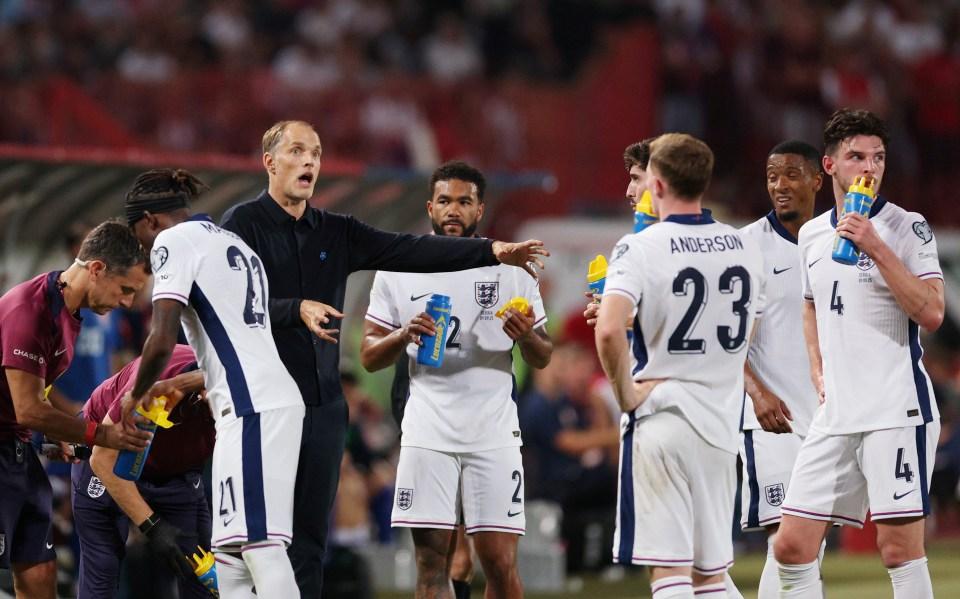 英格兰世界杯比赛可以在午夜之后开始，而国际足联因热烈的恐惧而锁定了撕破时间表的会谈