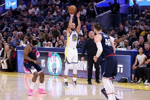 勇士击沉快艇 开季5战4胜