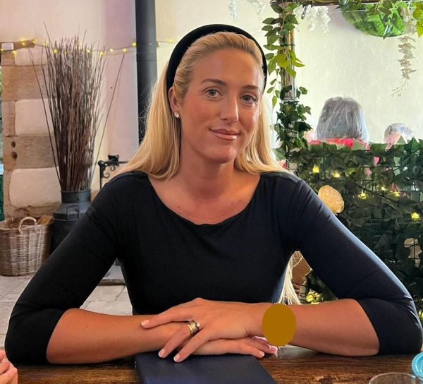 帕丽斯·弗瑞 (Paris Fury) 透露了对委内瑞拉搬出的“复杂情绪”，她说订婚之夜她“颤抖”