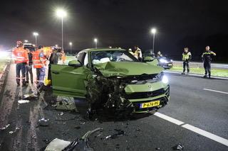 38岁的前英超联赛明星在恐怖的三辆车撞车事故后欺骗死亡，兰博基尼摧毁了27万英镑