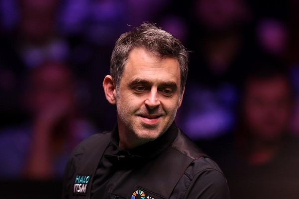 罗尼·奥沙利文（Ronnie O’Sullivan）与一个非常不可能的合作伙伴合作，从斯诺克餐桌（Snooker Table）找到了一份工作