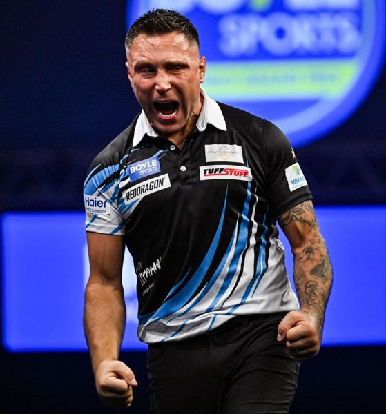 由于生活方式的重大改变，格温·普莱斯 (Gerwyn Price) 放弃了两种衬衫尺码，展现了惊人的身体变化