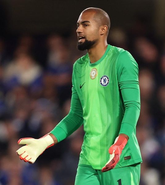 走进切尔西球星罗伯特·桑切斯 (Robert Sanchez) 价值 100 万英镑的汽车收藏，从价值 50 万英镑的兰博基尼和运动型保时捷到 20 世纪 80 年代的经典宝马