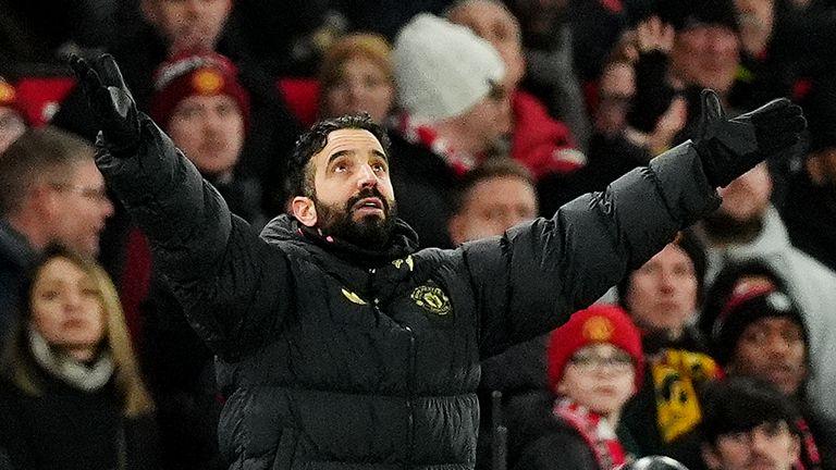 曼联主帅鲁本·阿莫林在狼队平局中改变阵型的决定让加里·内维尔感到困惑