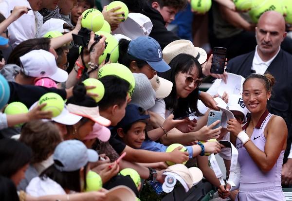 WTA最受球迷欢迎奖 郑钦文大热蝉联