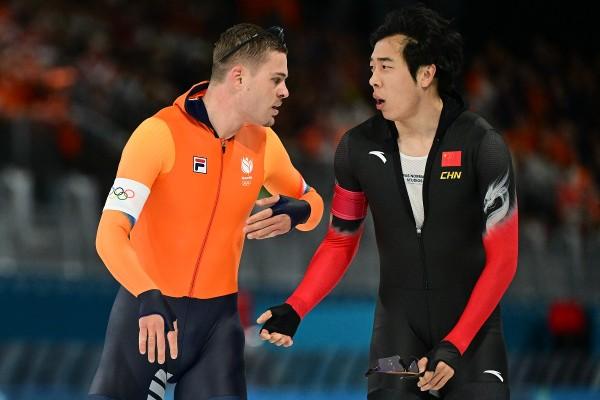 荷兰新星速滑失牌 怒推「挡路」中国对手