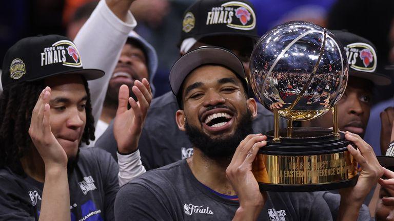 NBA 季后赛：纽约尼克斯队击败克利夫兰骑士队横扫东部决赛，自 1999 年以来首次闯入 NBA 总决赛