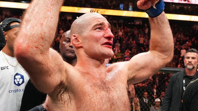 肖恩·斯特里克兰（Sean Strickland）在 UFC 328 中击败卡姆扎特·奇马耶夫（Khamzat Chimaev），在分歧判定后重新获得中量级冠军