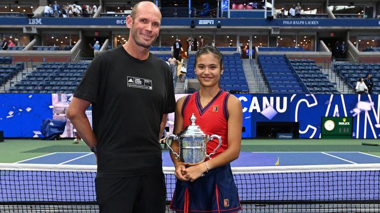 艾玛·拉杜卡努 (Emma Raducanu) 在罗马意大利国际米兰 (Internazionali BNL d'Italia) 之前重返美国公开赛冠军教练安德鲁·理查森 (Andrew Richardson)