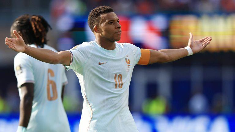 基利安·姆巴佩 (Kylian Mbappe) 复制粘贴表演，与莱昂内尔·梅西 (Lionel Messi) 的世界杯之战继续发挥魔力